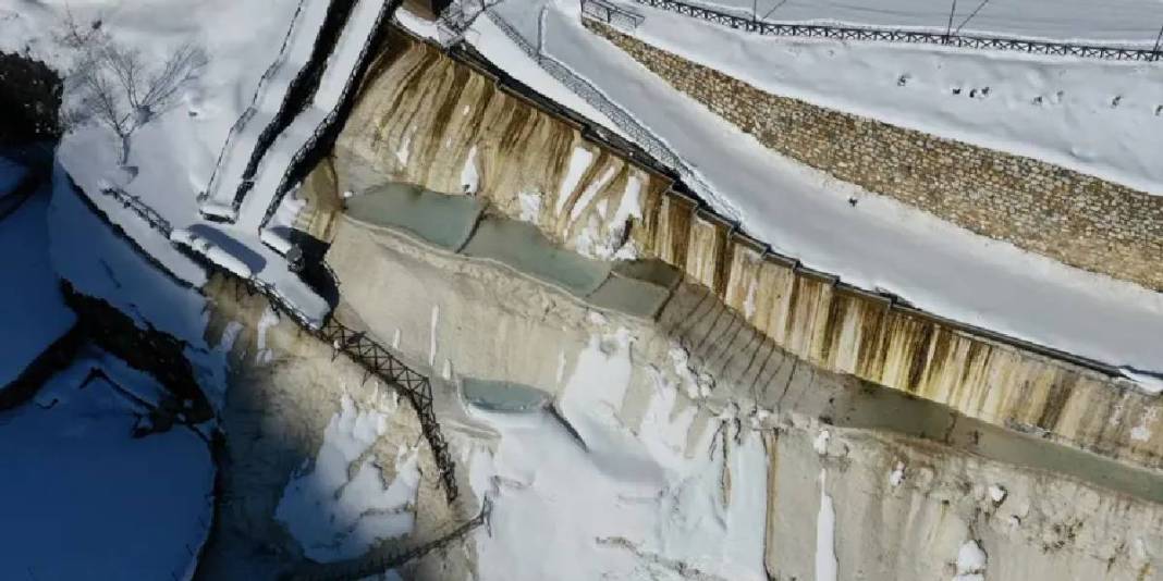 3 ayrı gölden oluşan doğa harikası! Yazın ayrı kışın ayrı renge bürünüyor: Buraya giden büyüleniyor 4